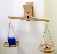 Весы настенные из бука - «globural.ru» - Махачкала