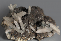 Андрадит (гранат) с кварцем - «globural.ru» - Махачкала