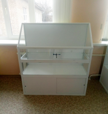 Витрина музейная наклонная с полкой - «globural.ru» - Махачкала